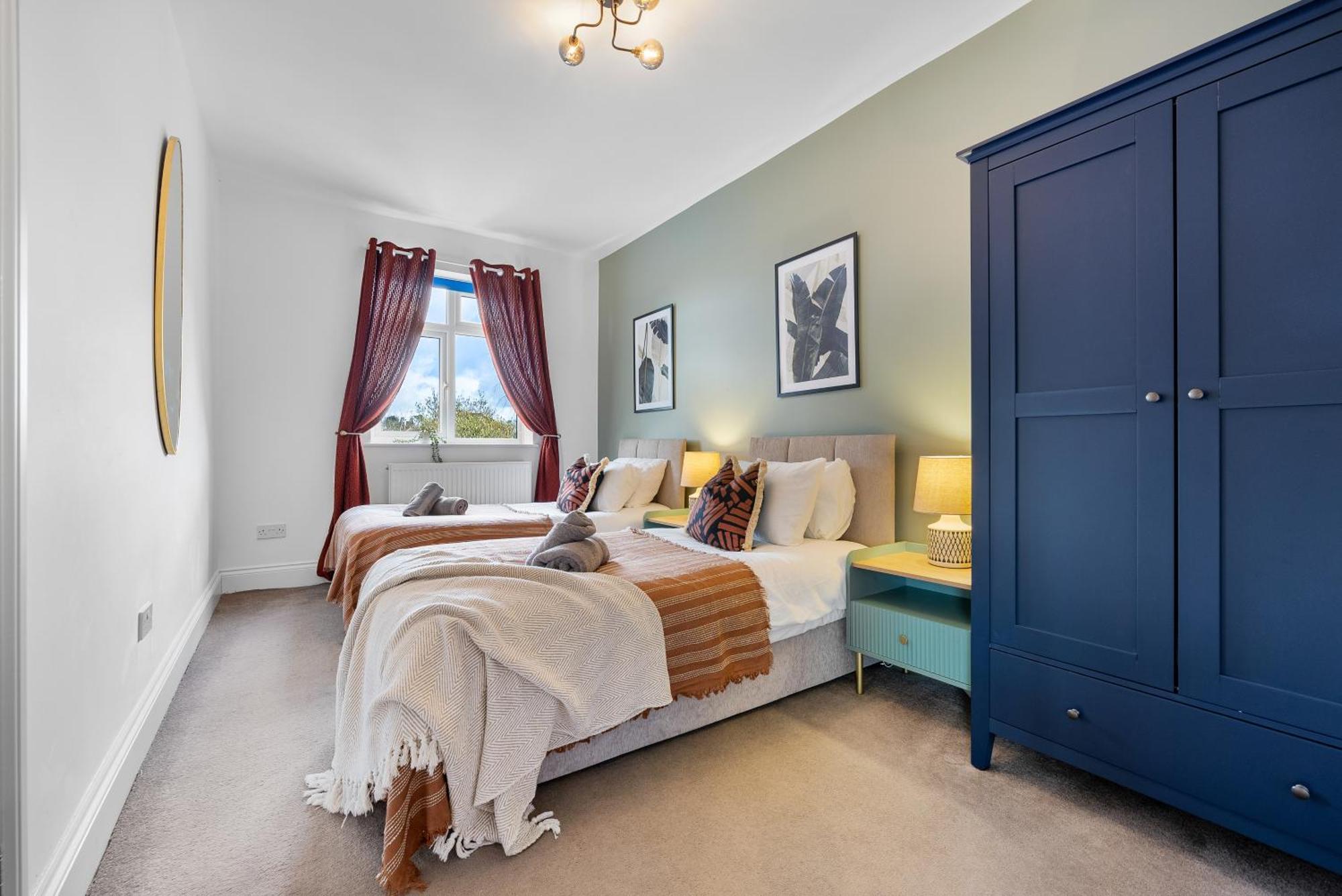 Long Term And Summer Special Offer! 5-Bedroom Spacious, Stunning Design, Sociable Areas & Cosy House Near South Downs Park, Sleeps 11 With Games Room, Private Parking And Garden- By Blue Puffin Stays ווטרלוביל מראה חיצוני תמונה