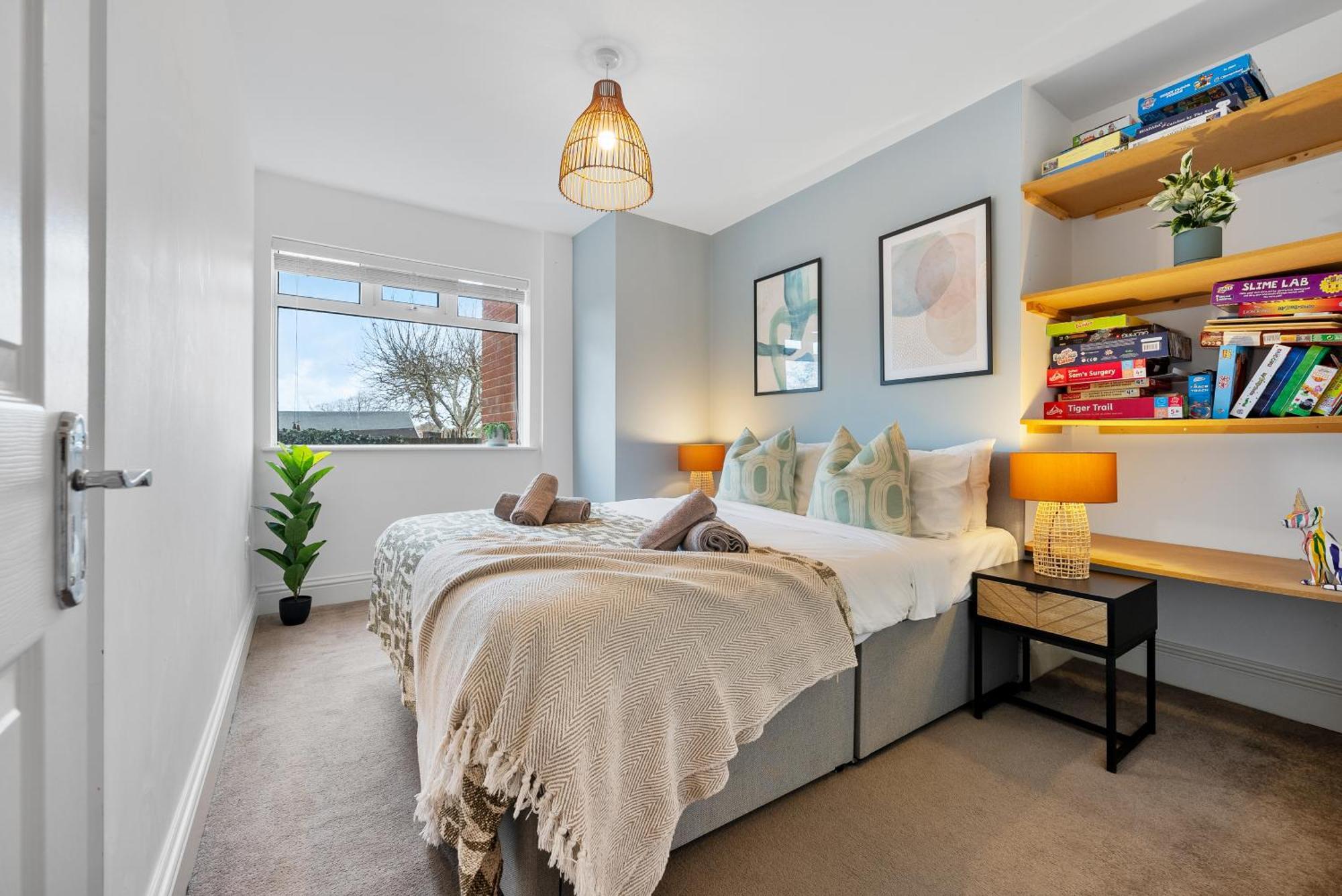 Long Term And Summer Special Offer! 5-Bedroom Spacious, Stunning Design, Sociable Areas & Cosy House Near South Downs Park, Sleeps 11 With Games Room, Private Parking And Garden- By Blue Puffin Stays ווטרלוביל מראה חיצוני תמונה