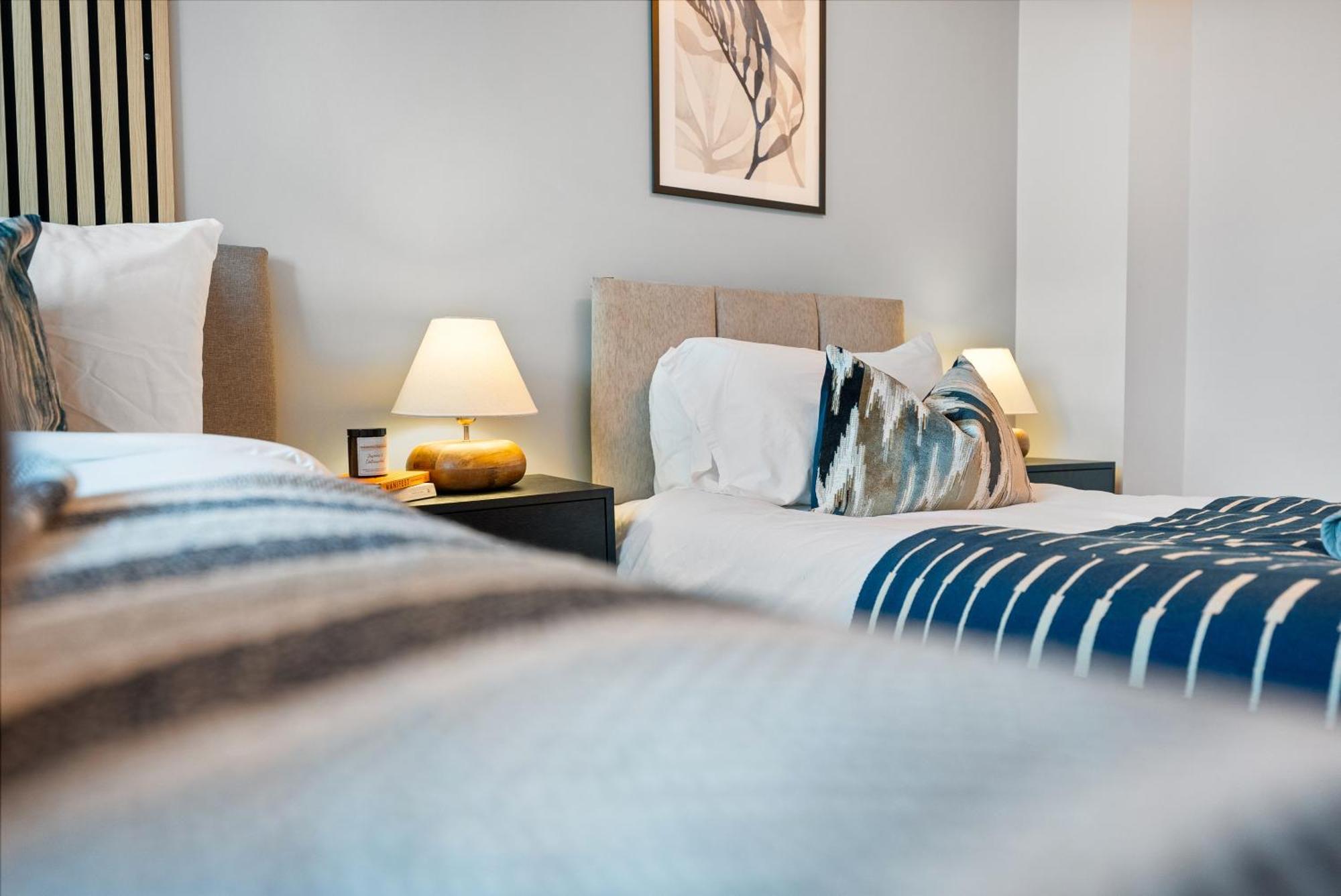 Long Term And Summer Special Offer! 5-Bedroom Spacious, Stunning Design, Sociable Areas & Cosy House Near South Downs Park, Sleeps 11 With Games Room, Private Parking And Garden- By Blue Puffin Stays ווטרלוביל מראה חיצוני תמונה