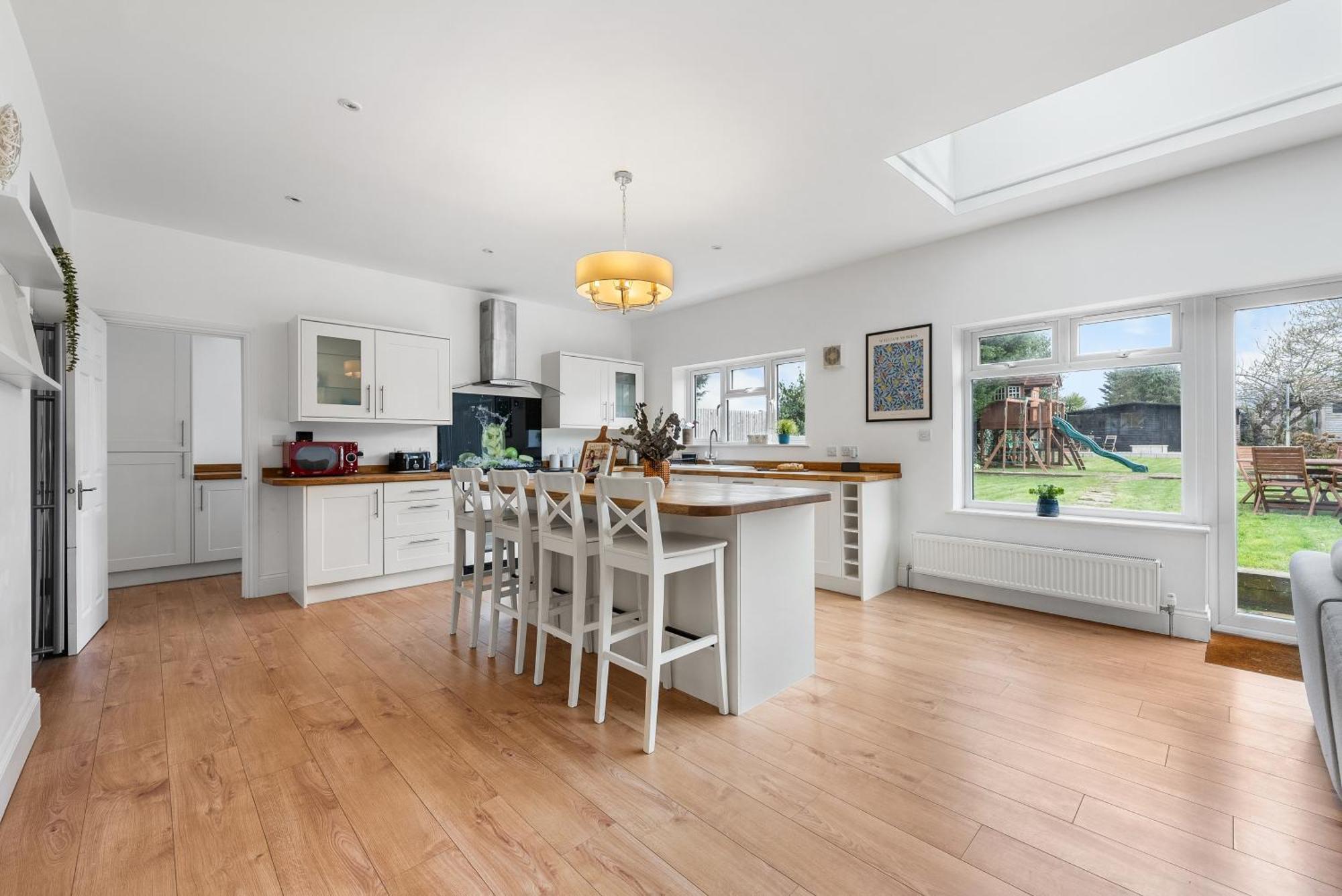 Long Term And Summer Special Offer! 5-Bedroom Spacious, Stunning Design, Sociable Areas & Cosy House Near South Downs Park, Sleeps 11 With Games Room, Private Parking And Garden- By Blue Puffin Stays ווטרלוביל מראה חיצוני תמונה
