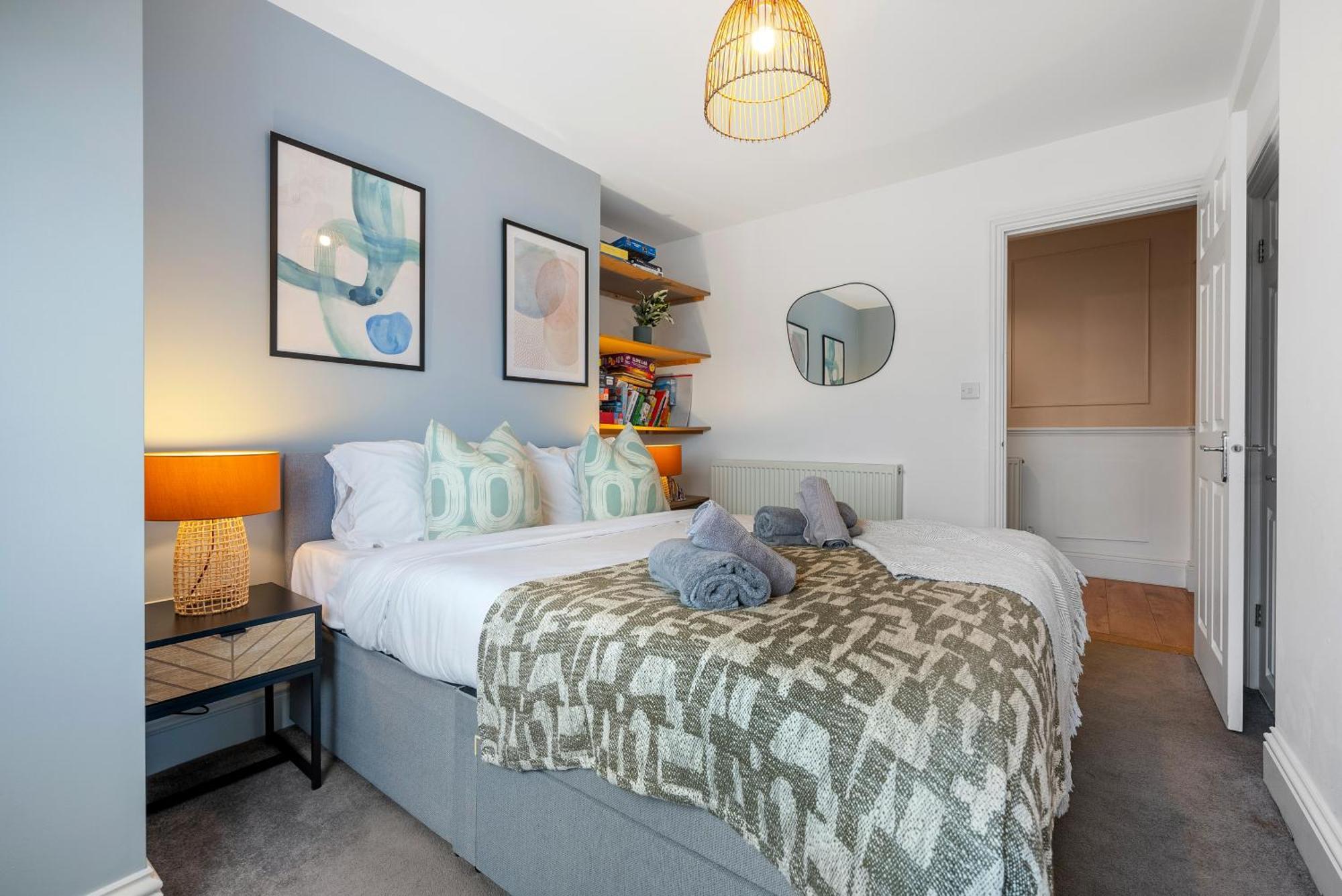 Long Term And Summer Special Offer! 5-Bedroom Spacious, Stunning Design, Sociable Areas & Cosy House Near South Downs Park, Sleeps 11 With Games Room, Private Parking And Garden- By Blue Puffin Stays ווטרלוביל מראה חיצוני תמונה