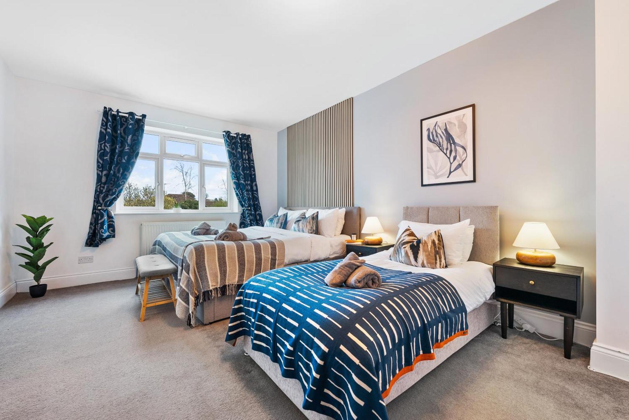 Long Term And Summer Special Offer! 5-Bedroom Spacious, Stunning Design, Sociable Areas & Cosy House Near South Downs Park, Sleeps 11 With Games Room, Private Parking And Garden- By Blue Puffin Stays ווטרלוביל מראה חיצוני תמונה