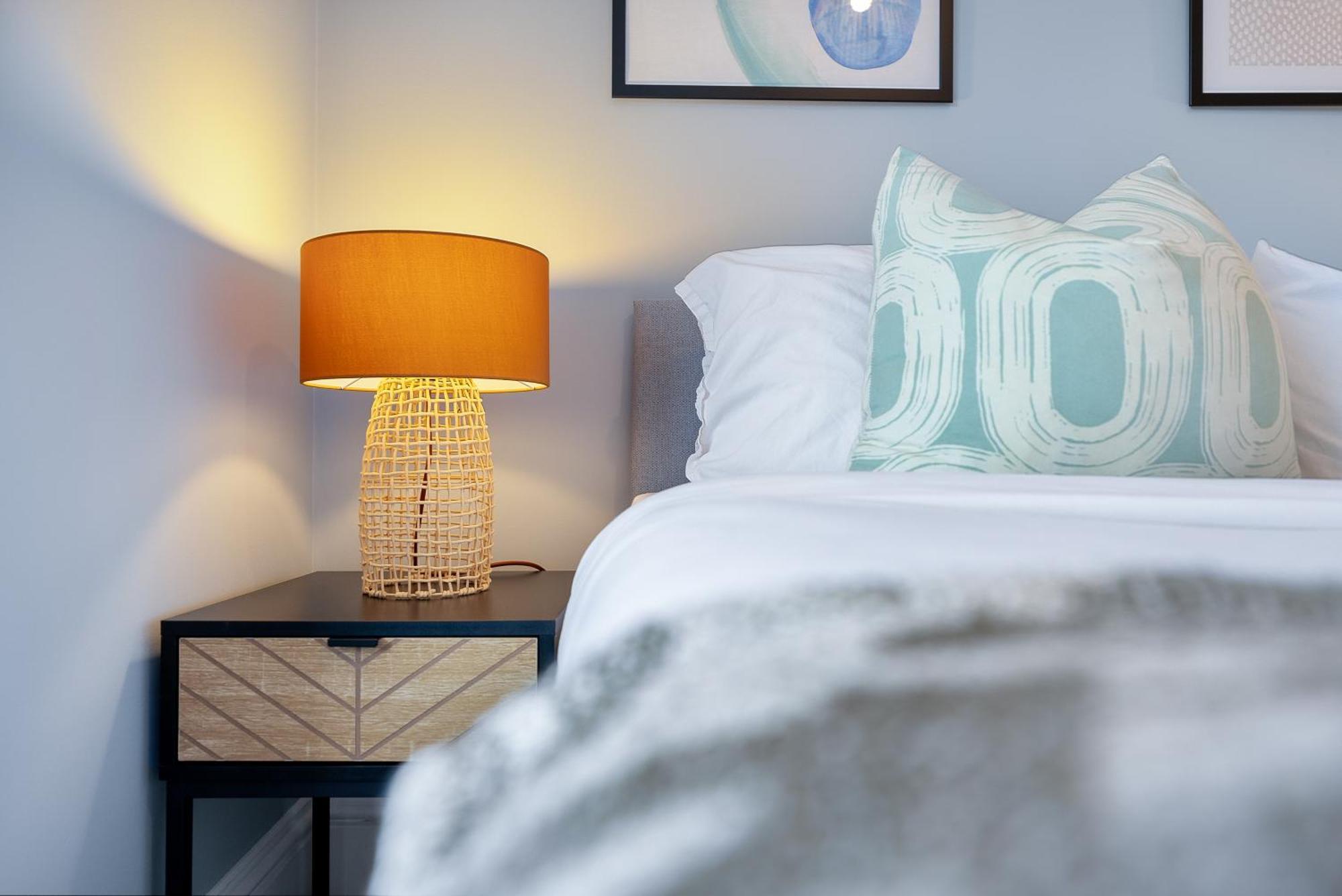 Long Term And Summer Special Offer! 5-Bedroom Spacious, Stunning Design, Sociable Areas & Cosy House Near South Downs Park, Sleeps 11 With Games Room, Private Parking And Garden- By Blue Puffin Stays ווטרלוביל מראה חיצוני תמונה