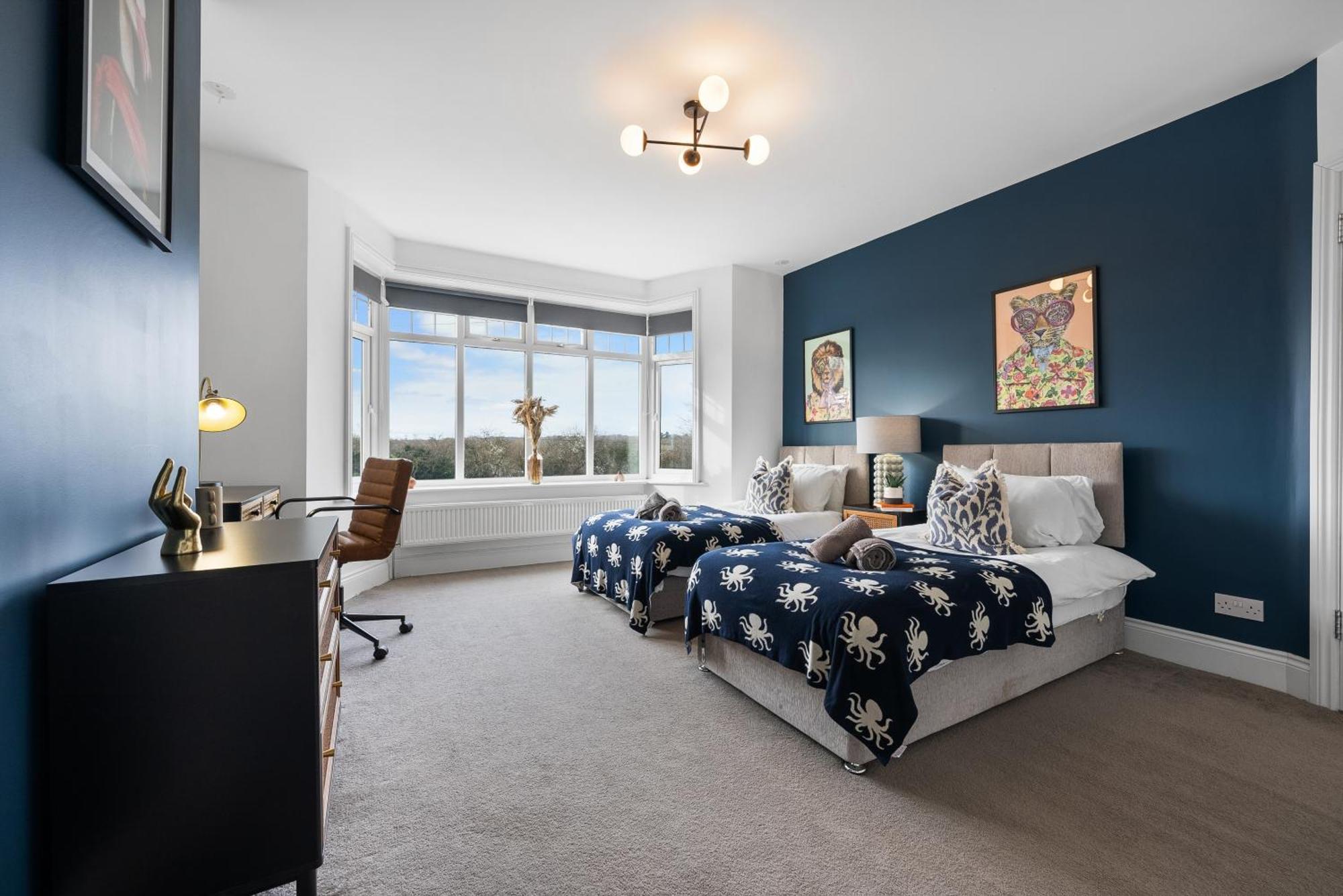 Long Term And Summer Special Offer! 5-Bedroom Spacious, Stunning Design, Sociable Areas & Cosy House Near South Downs Park, Sleeps 11 With Games Room, Private Parking And Garden- By Blue Puffin Stays ווטרלוביל מראה חיצוני תמונה