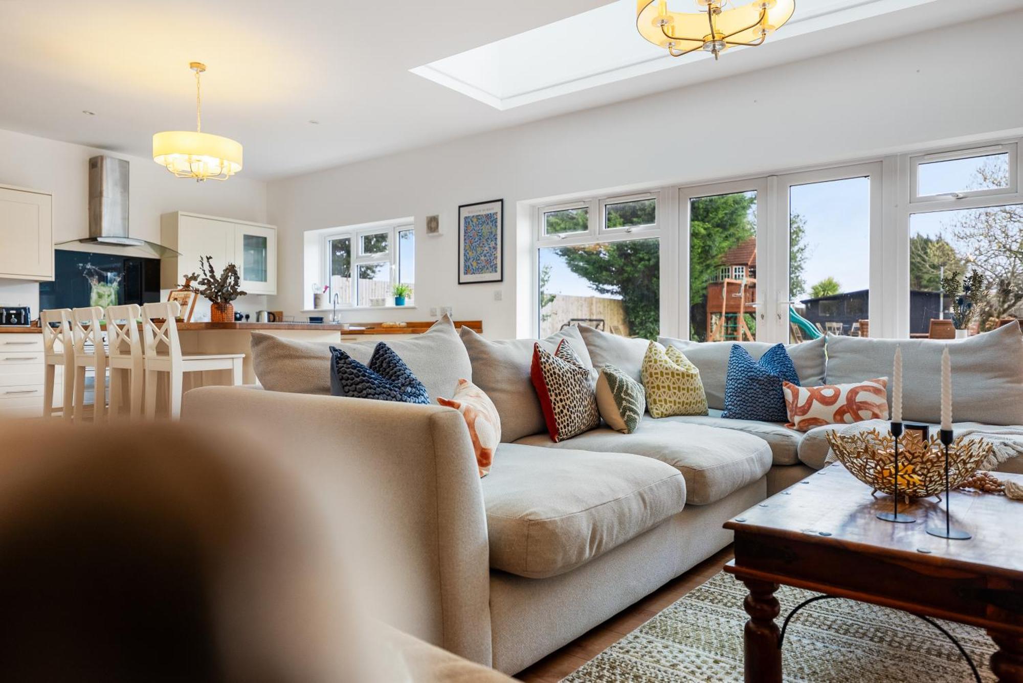 Long Term And Summer Special Offer! 5-Bedroom Spacious, Stunning Design, Sociable Areas & Cosy House Near South Downs Park, Sleeps 11 With Games Room, Private Parking And Garden- By Blue Puffin Stays ווטרלוביל מראה חיצוני תמונה