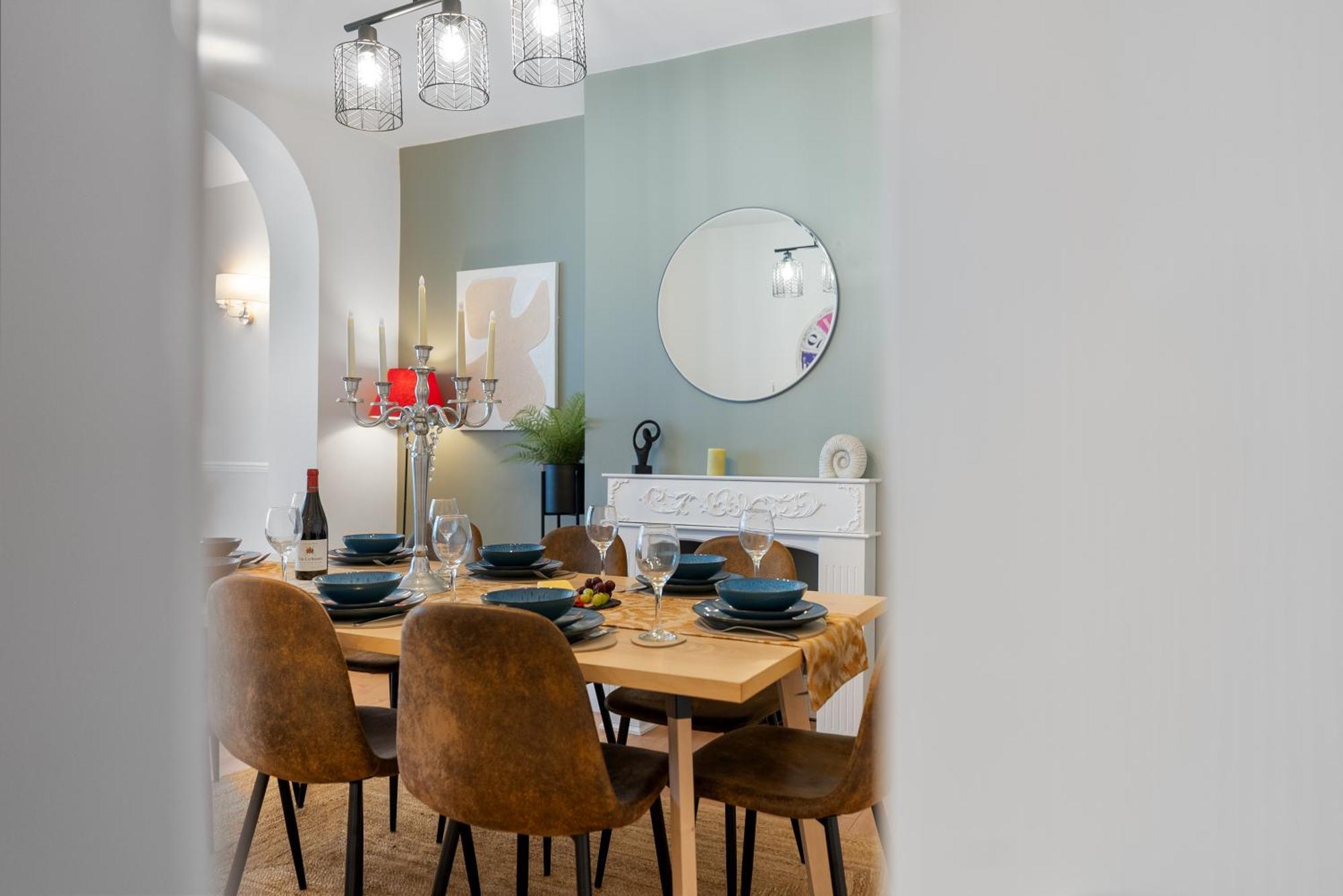 Long Term And Summer Special Offer! 5-Bedroom Spacious, Stunning Design, Sociable Areas & Cosy House Near South Downs Park, Sleeps 11 With Games Room, Private Parking And Garden- By Blue Puffin Stays ווטרלוביל מראה חיצוני תמונה