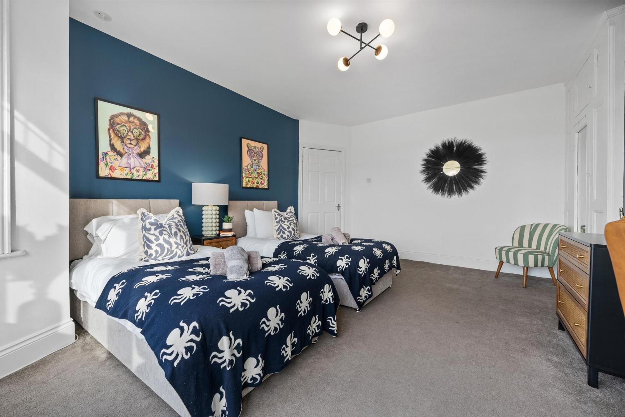 Long Term And Summer Special Offer! 5-Bedroom Spacious, Stunning Design, Sociable Areas & Cosy House Near South Downs Park, Sleeps 11 With Games Room, Private Parking And Garden- By Blue Puffin Stays ווטרלוביל מראה חיצוני תמונה