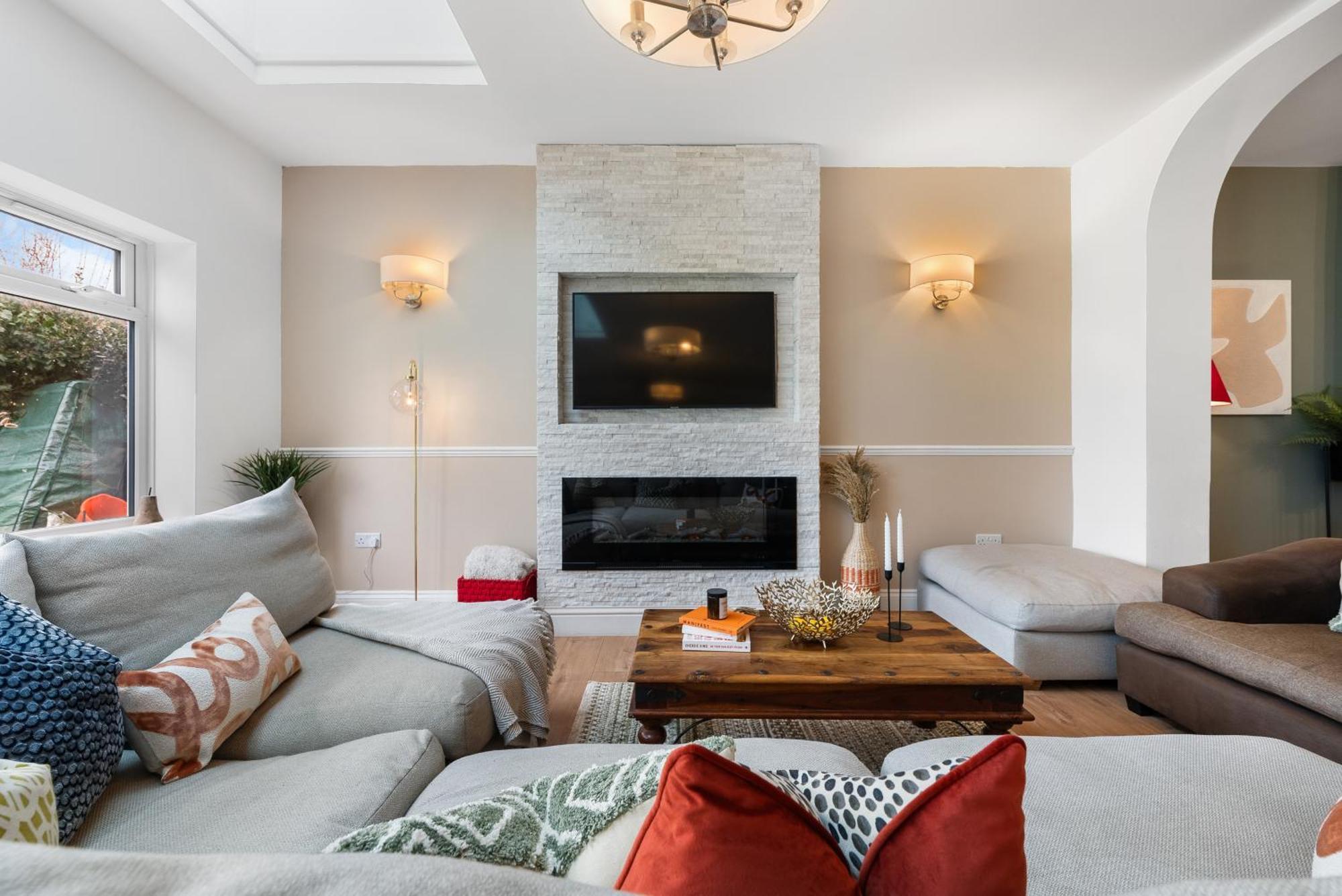 Long Term And Summer Special Offer! 5-Bedroom Spacious, Stunning Design, Sociable Areas & Cosy House Near South Downs Park, Sleeps 11 With Games Room, Private Parking And Garden- By Blue Puffin Stays ווטרלוביל מראה חיצוני תמונה