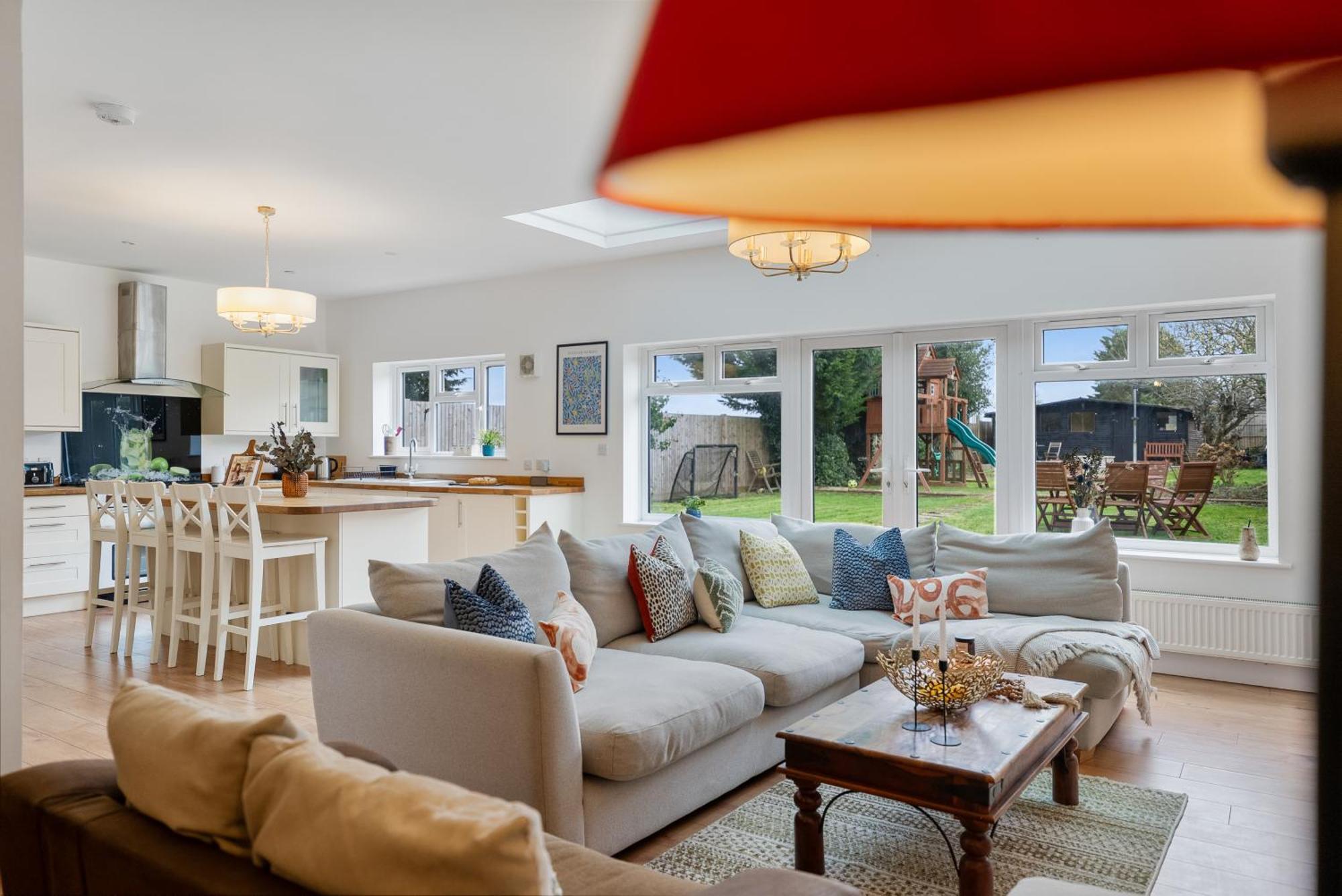 Long Term And Summer Special Offer! 5-Bedroom Spacious, Stunning Design, Sociable Areas & Cosy House Near South Downs Park, Sleeps 11 With Games Room, Private Parking And Garden- By Blue Puffin Stays ווטרלוביל מראה חיצוני תמונה