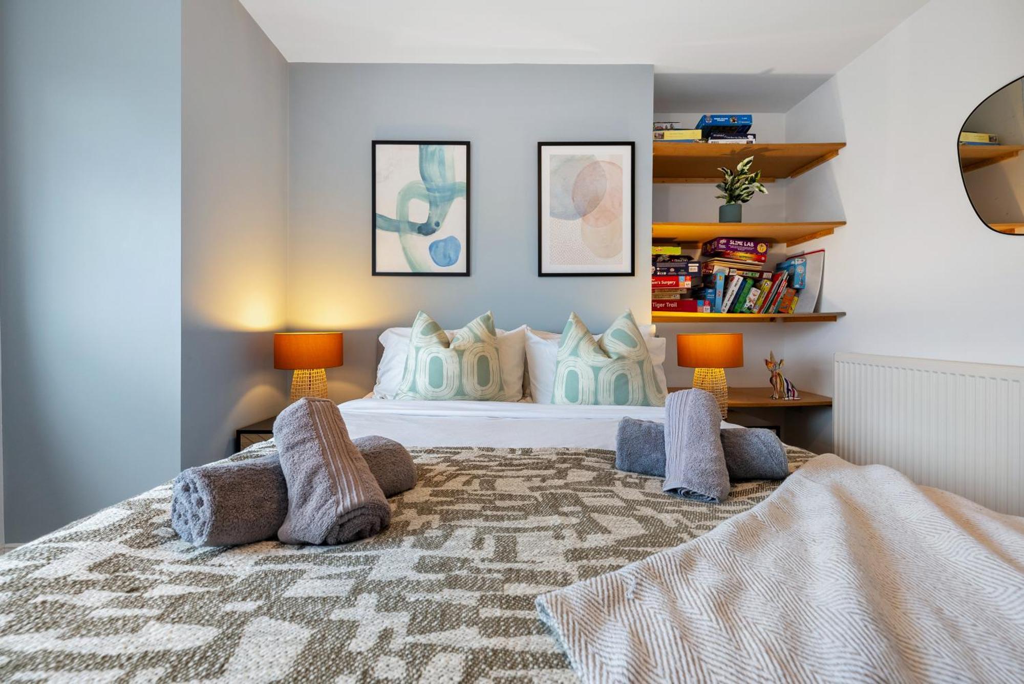 Long Term And Summer Special Offer! 5-Bedroom Spacious, Stunning Design, Sociable Areas & Cosy House Near South Downs Park, Sleeps 11 With Games Room, Private Parking And Garden- By Blue Puffin Stays ווטרלוביל מראה חיצוני תמונה
