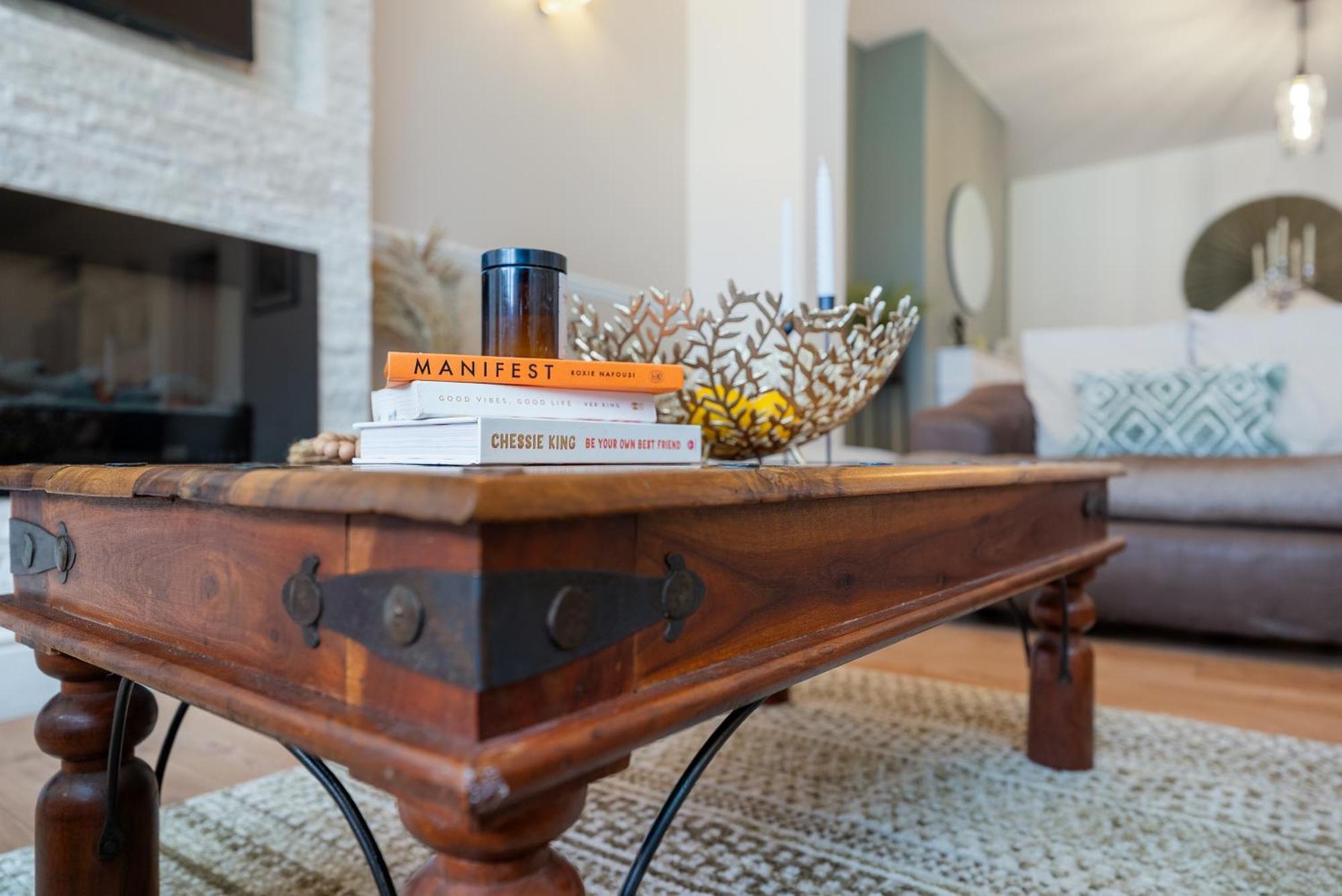 Long Term And Summer Special Offer! 5-Bedroom Spacious, Stunning Design, Sociable Areas & Cosy House Near South Downs Park, Sleeps 11 With Games Room, Private Parking And Garden- By Blue Puffin Stays ווטרלוביל מראה חיצוני תמונה