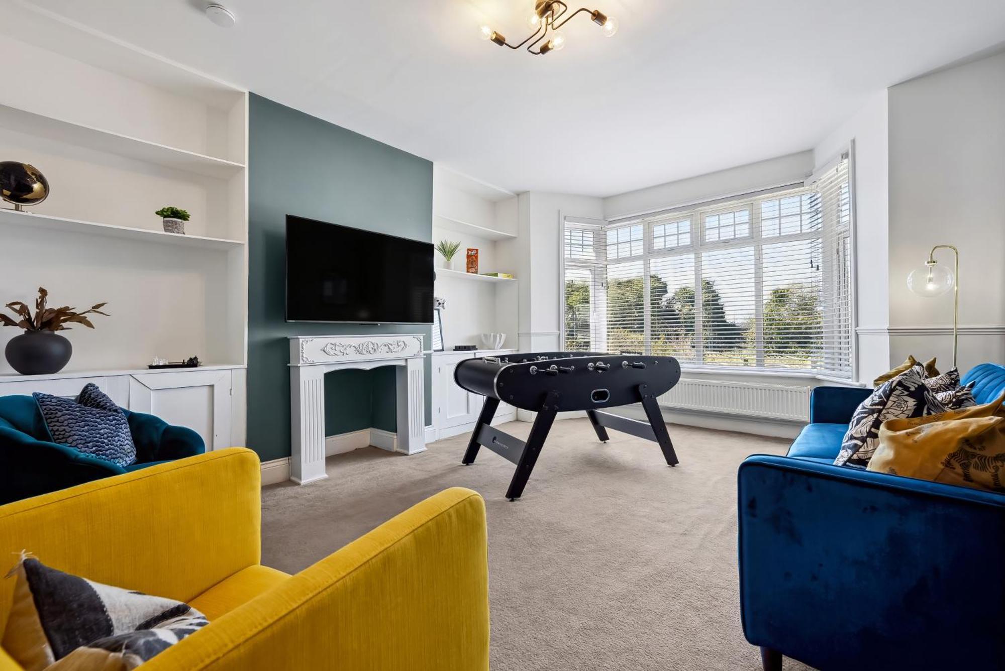 Long Term And Summer Special Offer! 5-Bedroom Spacious, Stunning Design, Sociable Areas & Cosy House Near South Downs Park, Sleeps 11 With Games Room, Private Parking And Garden- By Blue Puffin Stays ווטרלוביל מראה חיצוני תמונה
